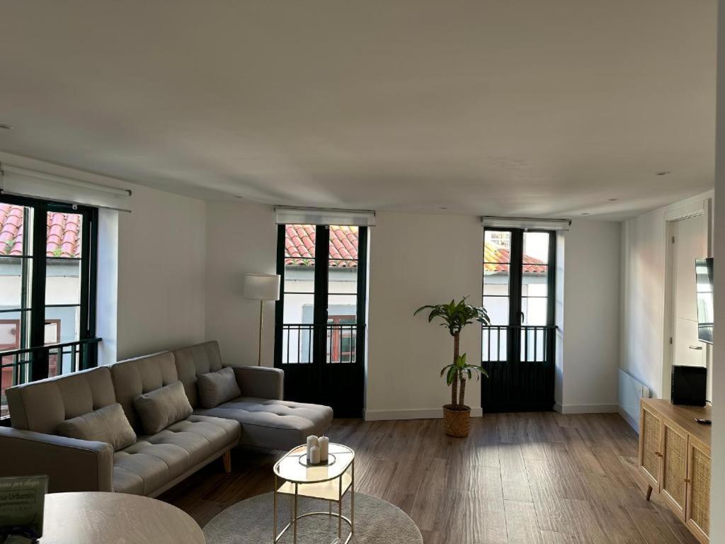 Apartamentos Urbanin II Plaza De San Pedro Cudillero Exteriör bild